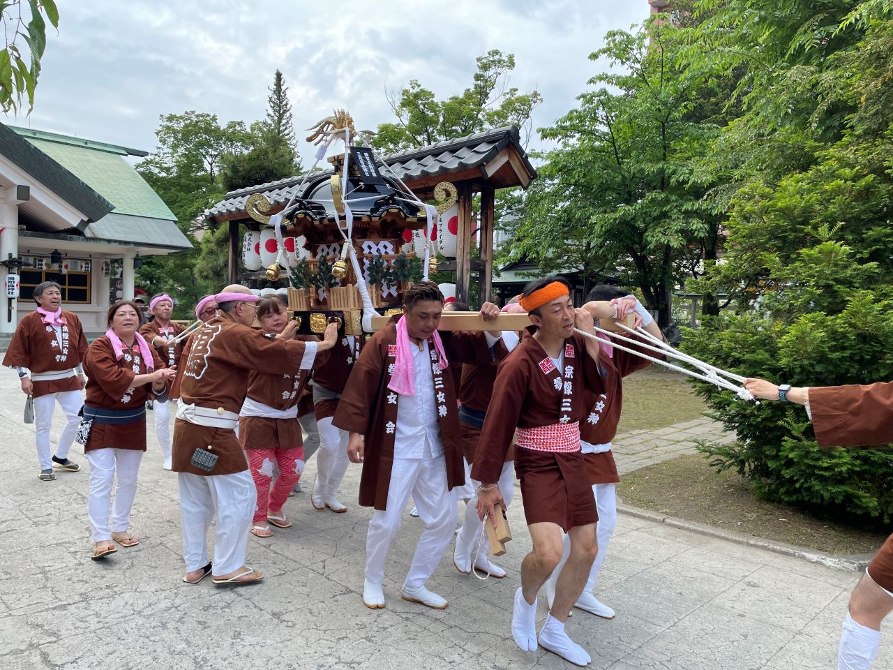 両社例大祭神輿渡御の様子5